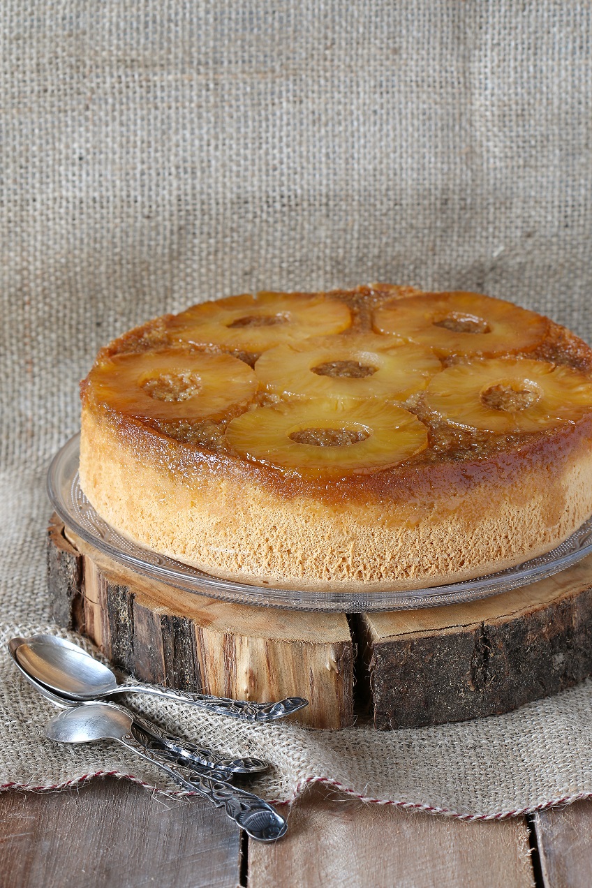 Caramel pineapple upside-down cake